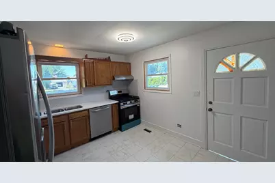 1900 Longmeadow Drive, Lindenhurst, IL 60046 - Photo 9