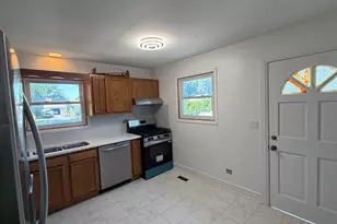 1900 Longmeadow Dr, Lindenhurst, IL 60046 - Photo 9