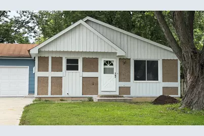 1900 Longmeadow Drive, Lindenhurst, IL 60046 - Photo 1