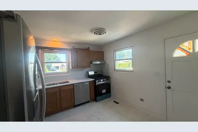 1900 Longmeadow Drive, Lindenhurst, IL 60046 - Photo 11