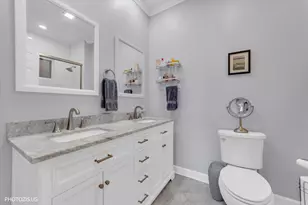 1717 W Nelson St, Chicago, IL 60657 - Photo 21
