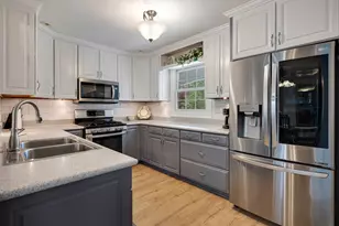 810 N Allen Ave, McHenry, IL 60050 - Photo 9