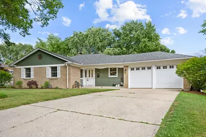 810 N Allen Avenue, McHenry, IL 60050 - Photo 1