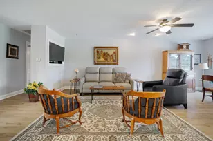 810 N Allen Ave, McHenry, IL 60050 - Photo 5