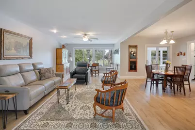 810 N Allen Avenue, McHenry, IL 60050 - Photo 3