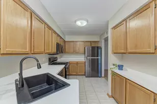 8809 S 79th Ave, Hickory Hills, IL 60457 - Photo 5