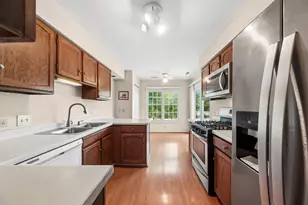 256 Southwick Ct, Vernon Hills, IL 60061 - Photo 9