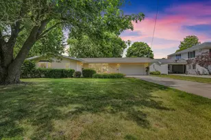 106 W Willow St, Fairbury, IL 61739 - Photo 3