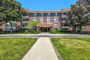 1025 S Fernandez Ave, Arlington Heights, IL 60005 - Photo 1