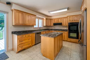 105 Woodlake Ln, Eldorado, IL 62930 - Photo 11