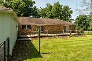 105 Woodlake Ln, Eldorado, IL 62930 - Photo 9
