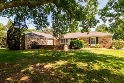 105 Woodlake Lane, Eldorado, IL 62930 - Photo 3