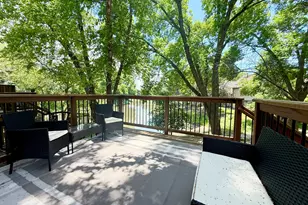 113 Chatsworth Cir, Schaumburg, IL 60194 - Photo 3