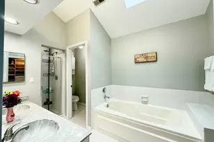 113 Chatsworth Cir, Schaumburg, IL 60194 - Photo 19