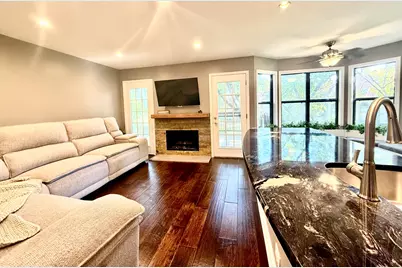 113 Chatsworth Circle, Schaumburg, IL 60194 - Photo 9