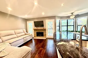 113 Chatsworth Cir, Schaumburg, IL 60194 - Photo 9