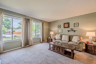 30W071 Elmwood Ct, Warrenville, IL 60555 - Photo 7