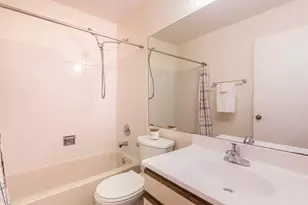 1862 Grosse Pointe Dr, Hanover Park, IL 60133 - Photo 9