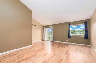 1862 Grosse Pointe Dr, Hanover Park, IL 60133 - Photo 3