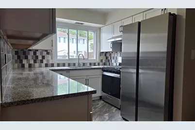553 W Park Avenue #D, Libertyville, IL 60048 - Photo 3