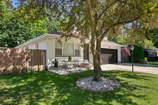 361 S Commonwealth Ave, Elgin, IL 60123 - Photo 3