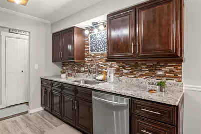 361 S Commonwealth Avenue, Elgin, IL 60123 - Photo 9