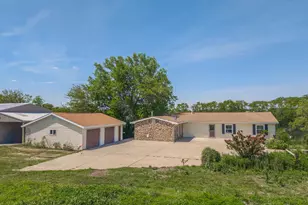 2323 Duke Dr, Bloomington, IL 61705 - Photo 13