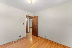 7717 W 81st St, Bridgeview, IL 60455 - Photo 13