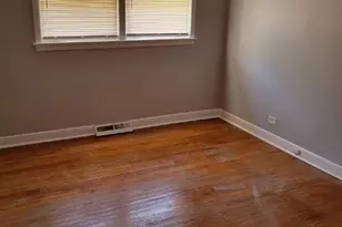 9035 S Euclid Ave, Chicago, IL 60617 - Photo 11