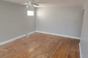 9035 S Euclid Ave, Chicago, IL 60617 - Photo 5
