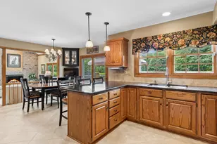 2238 Remington Dr, Naperville, IL 60565 - Photo 9