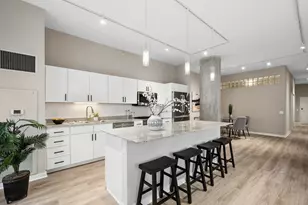 860 W Blackhawk St, Chicago, IL 60642 - Photo 3