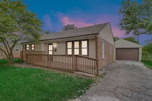 220 S Orchard Dr, Park Forest, IL 60466 - Photo 3