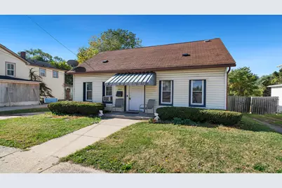 402 S Walnut Avenue, Freeport, IL 61032 - Photo 1