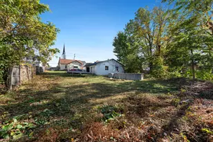 402 S Walnut Ave, Freeport, IL 61032 - Photo 7