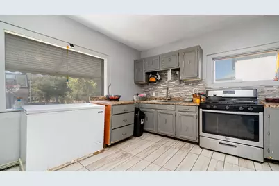 402 S Walnut Avenue, Freeport, IL 61032 - Photo 17