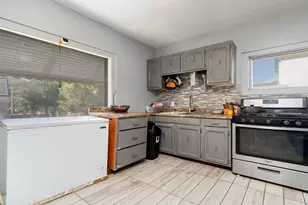 402 S Walnut Ave, Freeport, IL 61032 - Photo 17