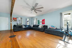 402 S Walnut Ave, Freeport, IL 61032 - Photo 9