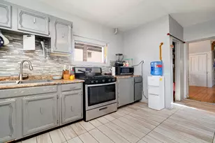 402 S Walnut Ave, Freeport, IL 61032 - Photo 15