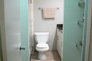260 E Chestnut St, Chicago, IL 60611 - Photo 9
