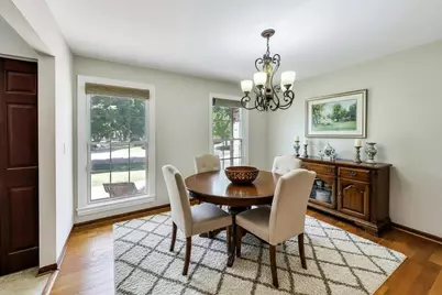 438 W Trail Court, Grayslake, IL 60030 - Photo 7