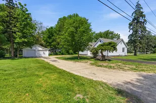 201 W 3rd St, Streator, IL 61364 - Photo 3