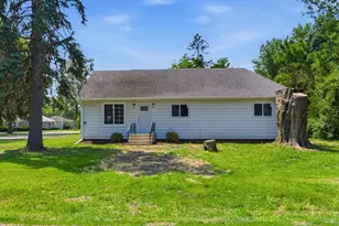 201 W 3rd St, Streator, IL 61364 - Photo 1