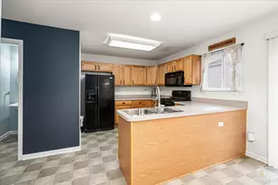 1243 Derry Ln, Pingree Grove, IL 60140 - Photo 9