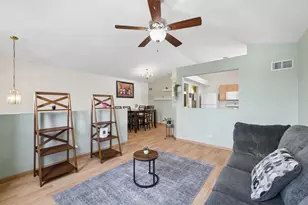 814 Symphony Dr, Aurora, IL 60504 - Photo 3