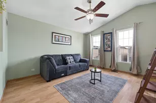 814 Symphony Dr, Aurora, IL 60504 - Photo 5