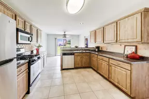 315 Poplar Ct, Lindenhurst, IL 60046 - Photo 9
