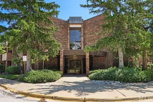 925 Spring Hill Dr, Northbrook, IL 60062 - Photo 1