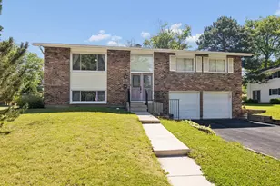 7025 Roberts Dr, Woodridge, IL 60517 - Photo 1
