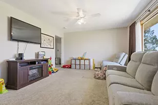 705 Eastview Dr, Mclean, IL 61754 - Photo 7